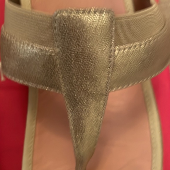 Excellent condition Taryn Rose footbed sandal - Picture 8 of 9